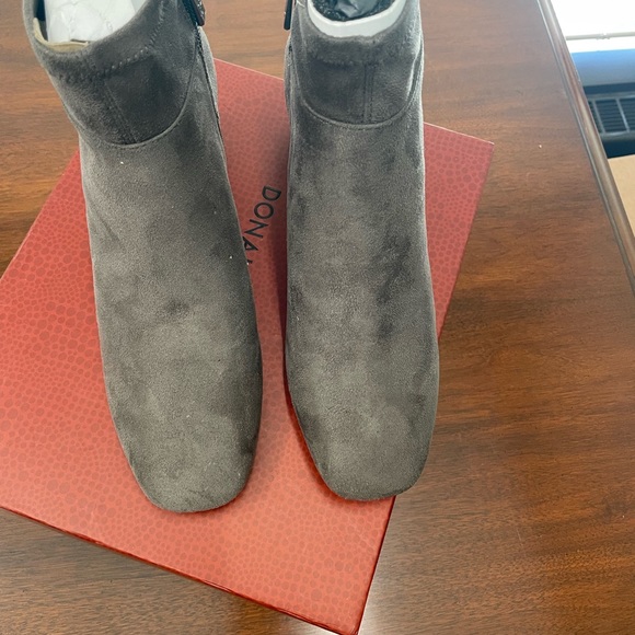 NWT Donald Pliner Suede Stretch Booties - Picture 6 of 7